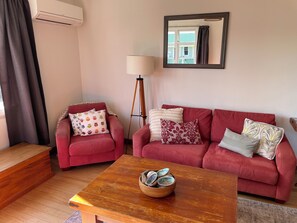 Smart TV, fireplace, books - Reefton - Relaxed West Coast Getaway - Close to Town - Pet Friendly (Reefton)