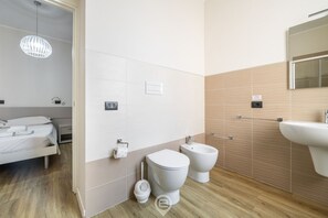Shower, hair dryer, bidet, towels