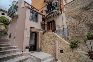 Front of property - La Casetta Di Dandrì (Monreale)