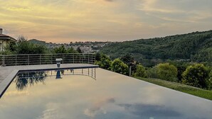 Pool - Ville Petrara: Villa con Piscina e Spa nei Vigneti (San Mango sul Calore)