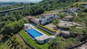 Exterior - Ville Petrara: Villa con Piscina e Spa nei Vigneti (San Mango sul Calore)