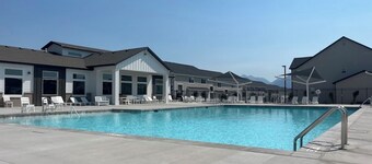 Modern 3 bed condo in heart of Riverton