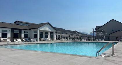 Modern 3 bed condo in heart of Riverton