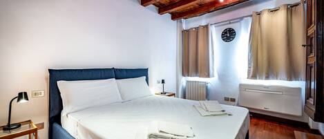 2 slaapkamers, een strijkplank/strijkijzer, reisbedje, gratis wifi