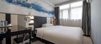 Hi Hotel (Hangzhou Linping Yintai Department Store)