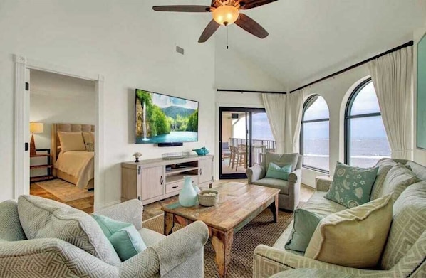 House (3 Bedrooms) | Interior - 513 Seascape by Avantstay Oceanfront Home w/ Amazing Views & Community Pool Access (Isle of Palms)