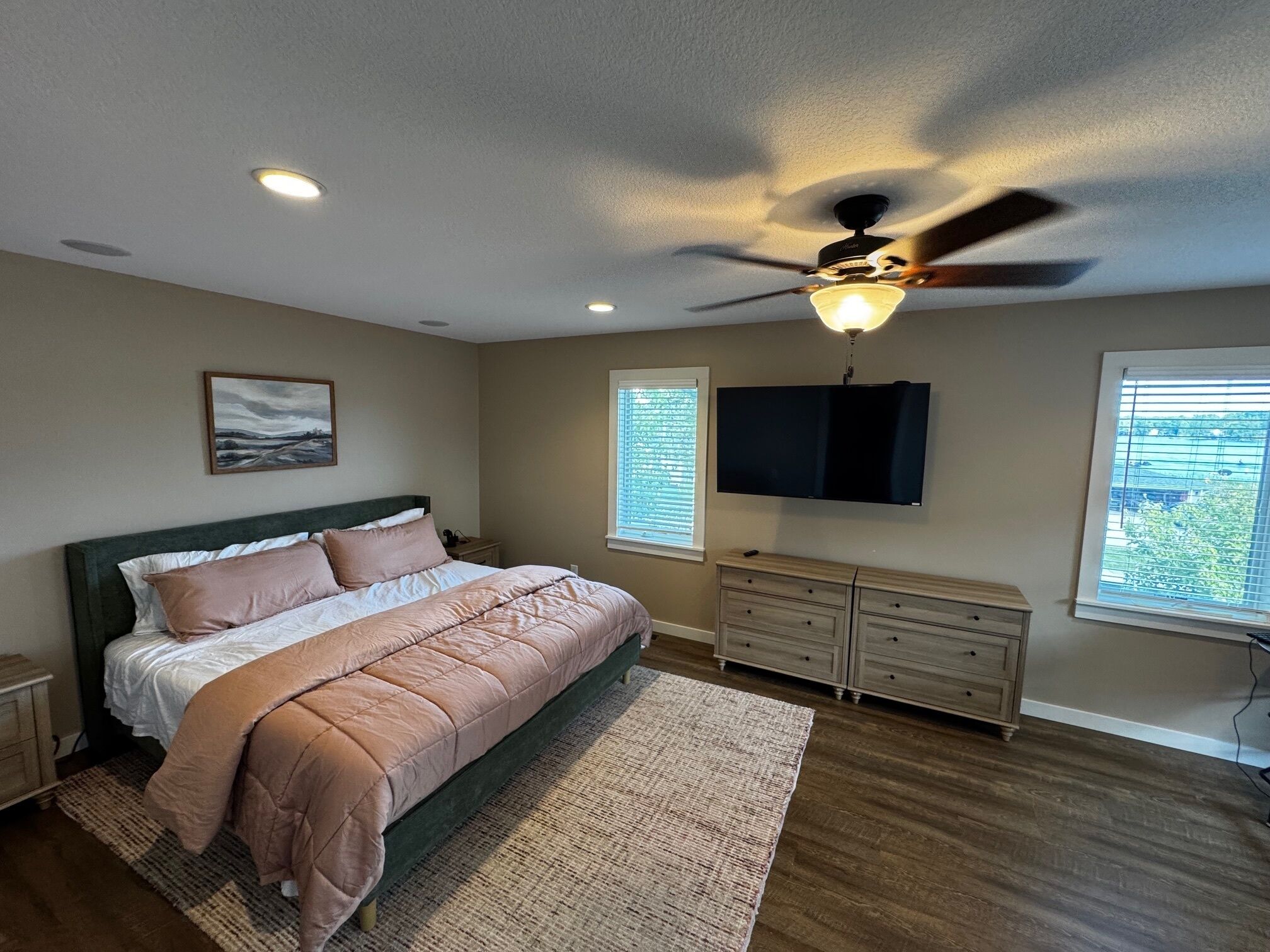 4 bedrooms, desk, iron/ironing board, free WiFi