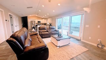 Smart TV, fireplace, computer monitors, printers