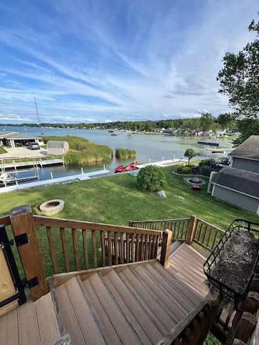 Luxurious Waterfront Family Retreat on Crooked Lake, Angola, IN. 