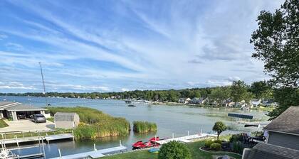 Luxurious Waterfront Family Retreat on Crooked Lake, Angola, IN.