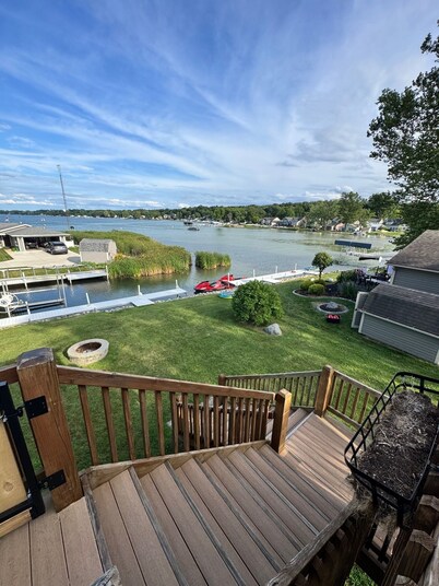 Luxurious Waterfront Family Retreat on Crooked Lake, Angola, IN. 