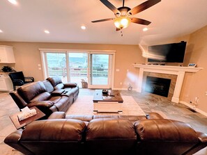 Smart TV, fireplace, computer monitors, printers