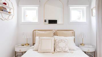 1 bedroom, in-room safe, iron/ironing board, free WiFi