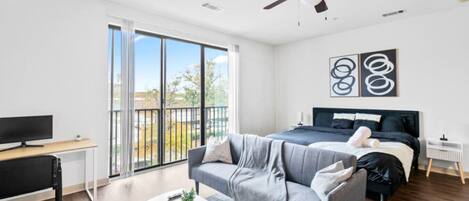 Desk, travel crib, WiFi