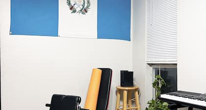 Chic & Cozy Room – 20 Min from Downtown Dallas