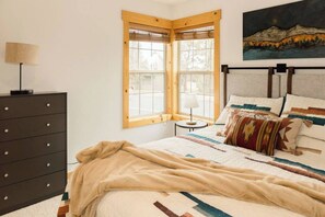 3 bedrooms, iron/ironing board, travel crib, WiFi