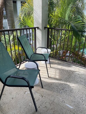 Property grounds - Cozy studio across the street from beach with AC, WiFi (Freeport)
