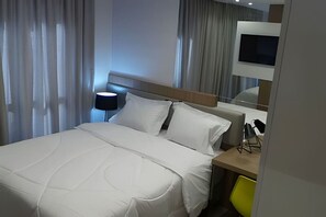 2 bedrooms, desk, iron/ironing board, travel crib