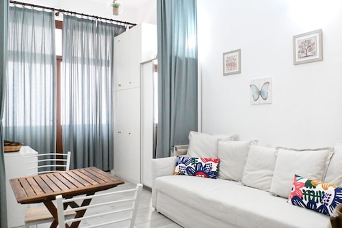 P058 - Porto Recanati, two-room apartment in the center 30 meters from the sea