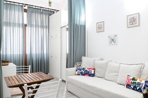 TV - P058 - Porto Recanati, two-room apartment in the center 30 meters from the sea (Porto Recanati)