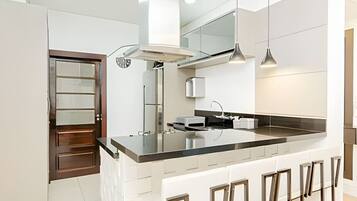 Fridge, microwave, oven, stovetop