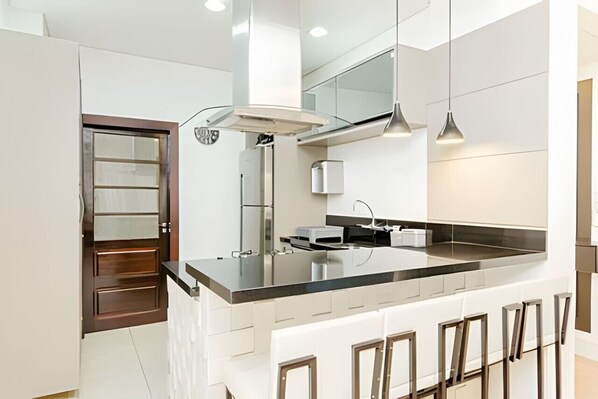 Fridge, microwave, oven, stovetop