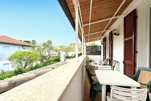 Outdoor dining - M437 – Marcelli, two-room apartment with air conditioning (Marcelli)