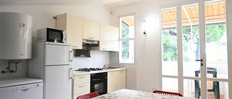 Fridge, oven, dishwasher