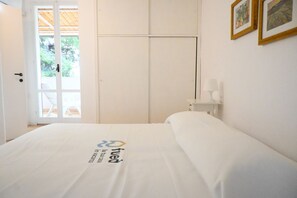 1 bedroom, bed sheets