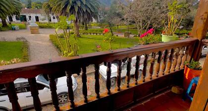 Two-level mezzanine room