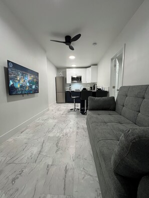 Smart TV, books - Entire guesthouse in Las Vegas, Nevada (Las Vegas)