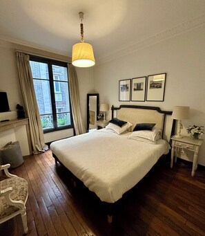 2 bedrooms, desk, iron/ironing board, WiFi