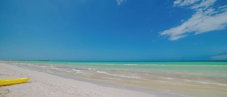 Perto da praia, areia branca