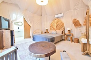 1 bedroom, bed sheets
