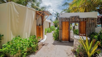 المنشأة من الخارج