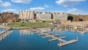 A hotel with multiple buildings, a marina with docks, and a grassy area. - #344 Pointe - 2 Bedroom Lakefront Condo at Mariners SML (Bedford County)
