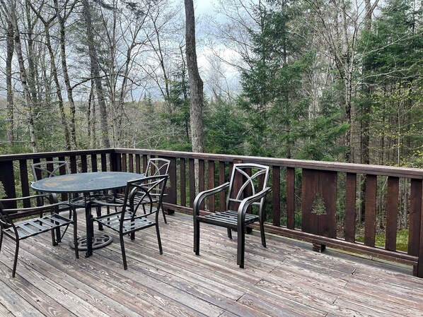 Outdoor dining - Longden Lodge - Adirondacks (Old Forge)