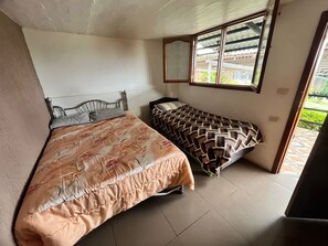 3 slaapkamers, een strijkplank/strijkijzer, wifi