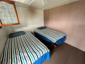 3 slaapkamers, een strijkplank/strijkijzer, wifi