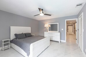 7 bedrooms, iron/ironing board, WiFi, bed sheets