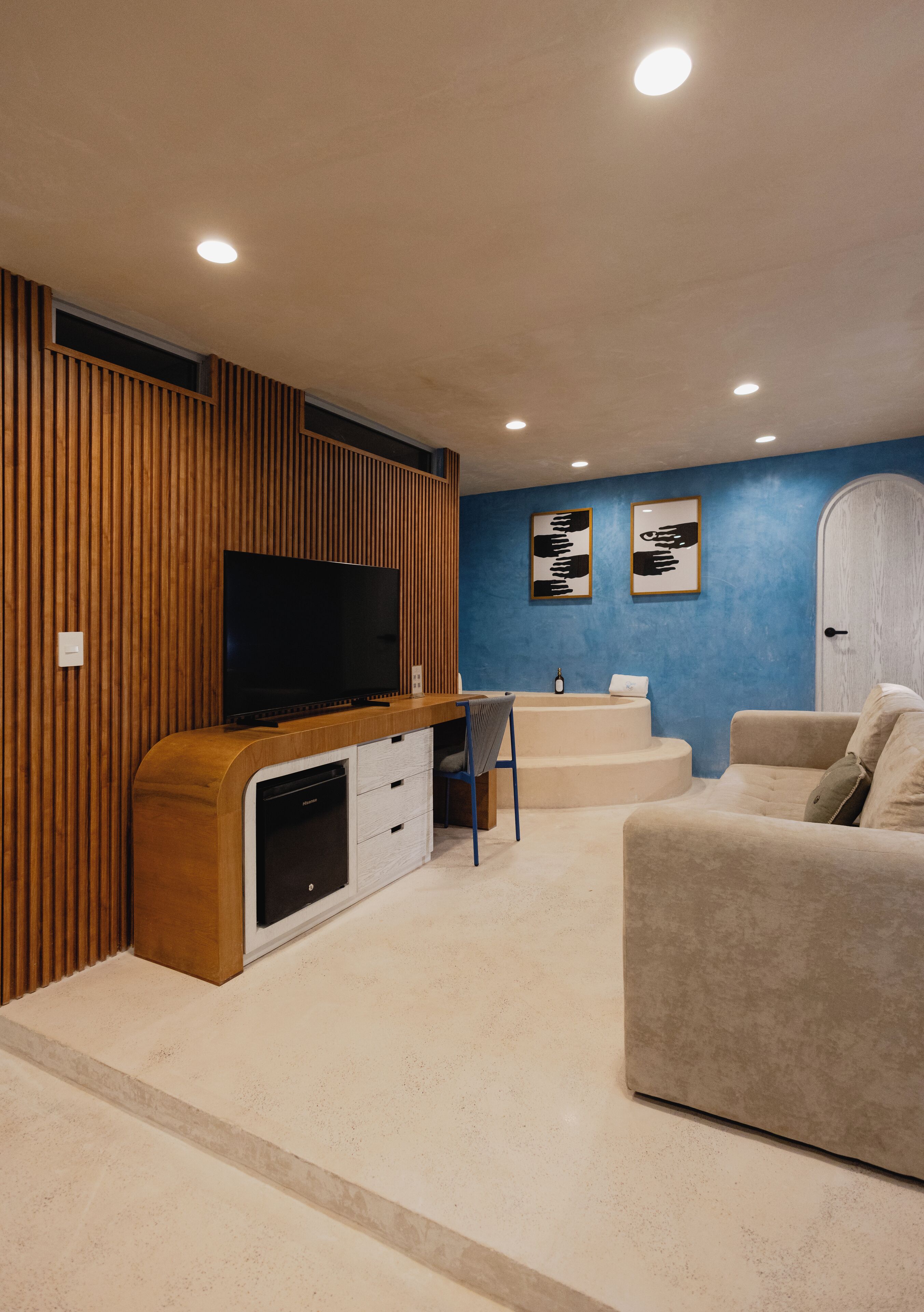 Ropa de cama de alta calidad, edredón, camas con pillow-top y minibar 