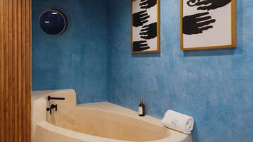 Deluxe Suite | Premium bedding, down duvets, pillow-top beds, minibar