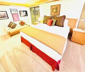 2 bedrooms, desk, iron/ironing board, travel crib - Frank Lloyd Wright on Biltmore Golf Course (Phoenix)