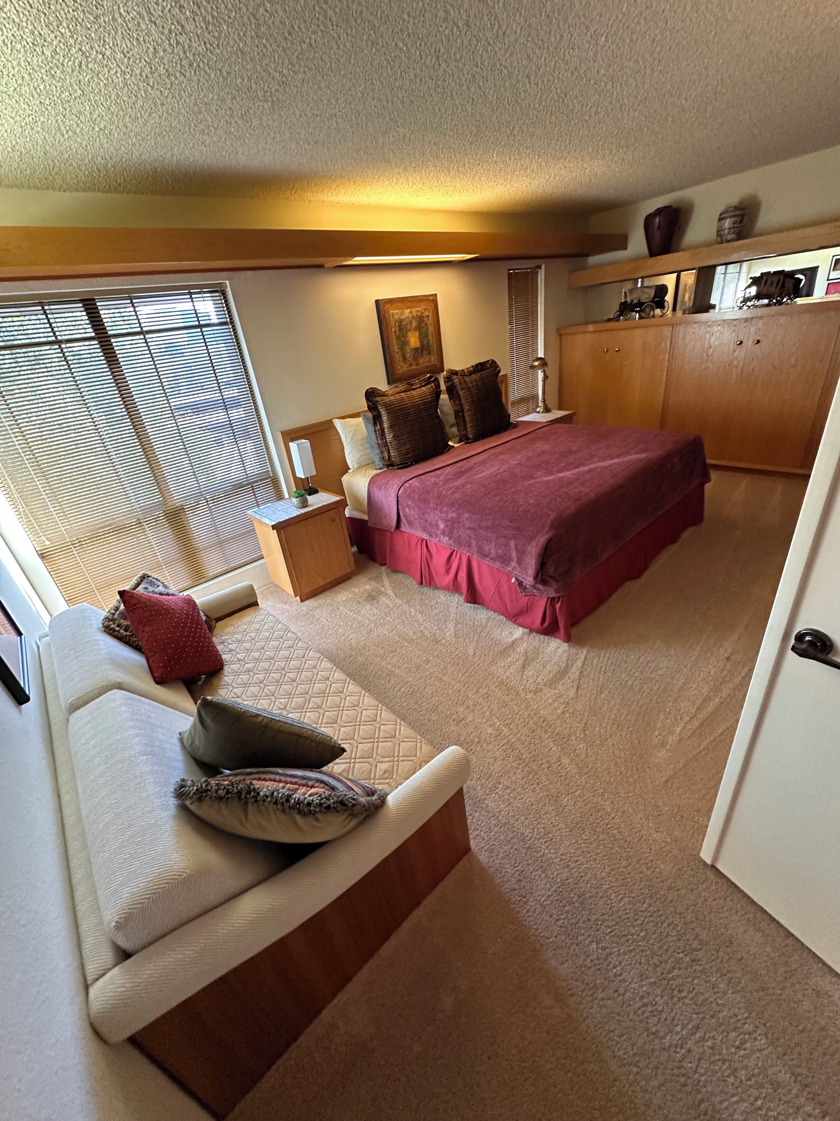 2 bedrooms, desk, iron/ironing board, travel crib