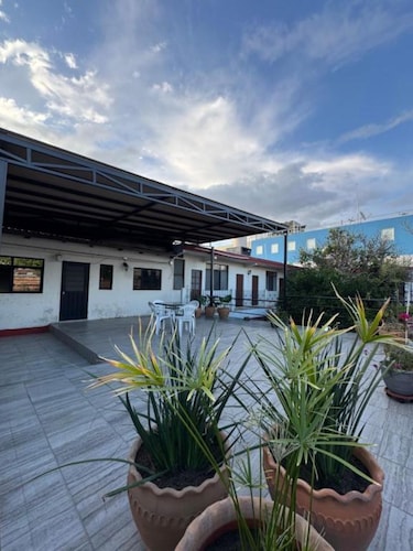 Purple - 10 minutes from downtown Oaxaca! Housing with family history