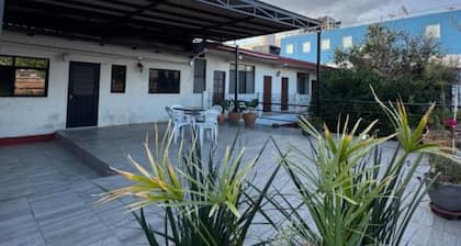 Purple - 10 minutes from downtown Oaxaca! Housing with family history