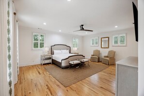 4 bedrooms, iron/ironing board, free WiFi, bed sheets