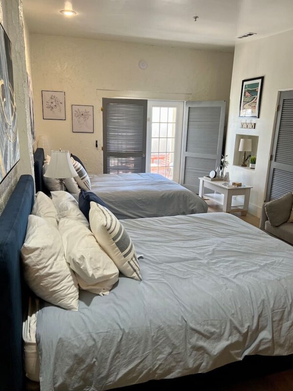 1 habitación, tabla de planchar con plancha, wifi y ropa de cama 