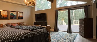 Massive Family Cabin | Ski in Ski Out + Games