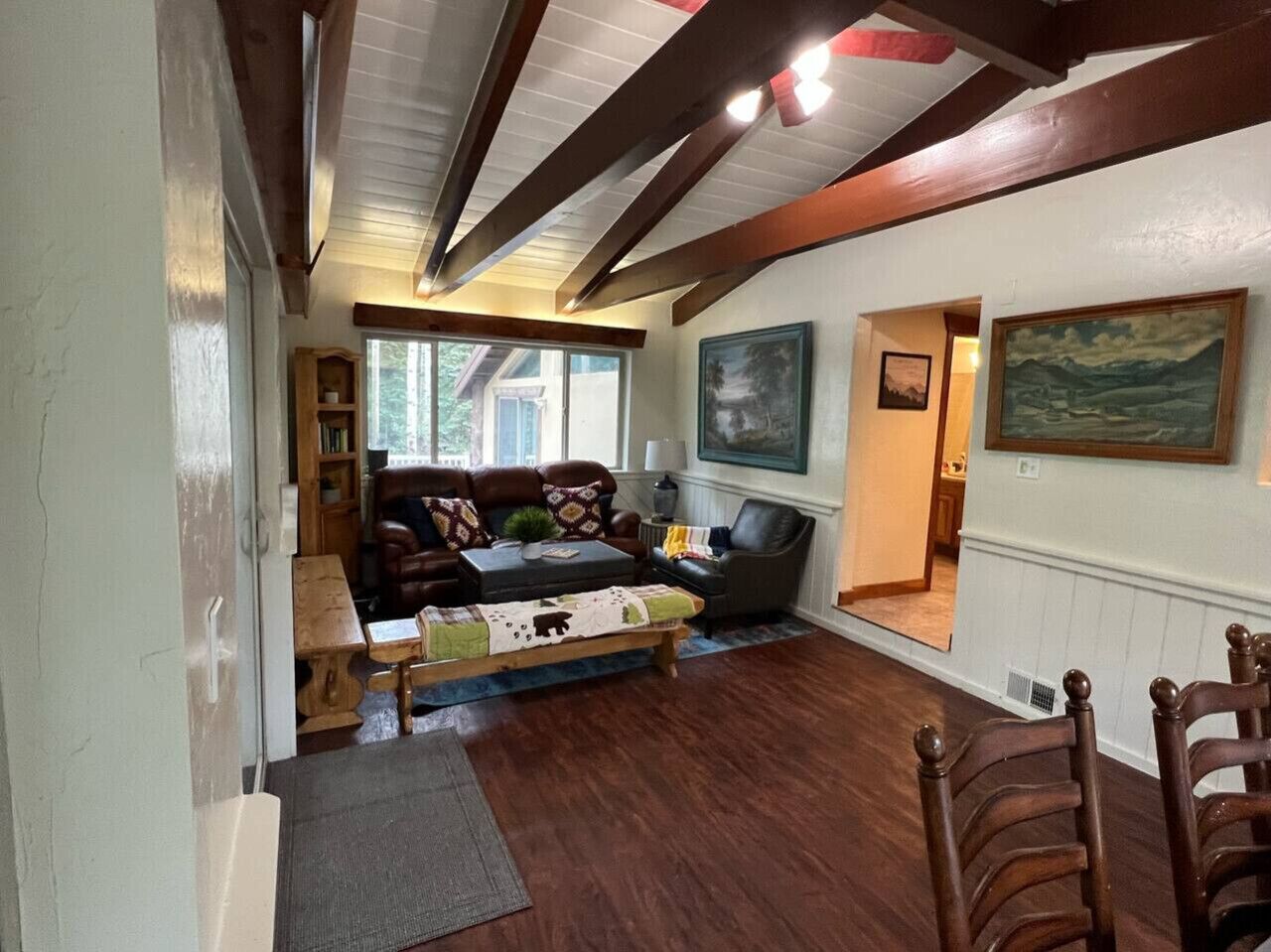 Televisión, chimenea, videojuegos y libros 